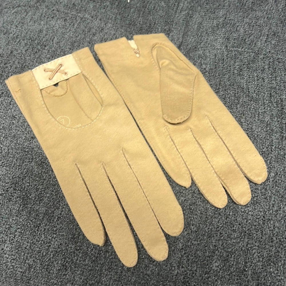 Vintage / antique women’s gloves. Tan, size 7. New condition, never worn.